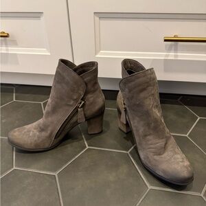 Bueno Taupe Nubuck Ankle Boots